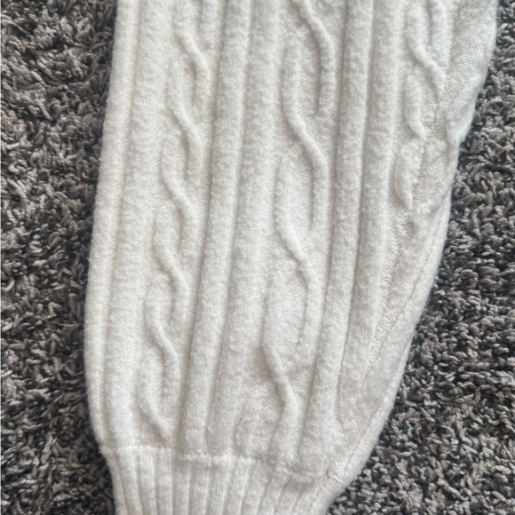ALO Yoga White Cable Knit Set, top and bottom. Size xxs. - Picture 5 of 9